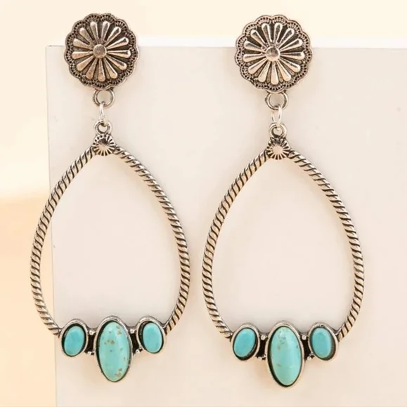 Three-Stone Turquoise Howlite Concho Twist Drop Dangle Earring, cowgirl chic - Picture 6 of 6